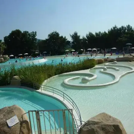 De Charme 60 M2 Piscines Tennis Loisirs Inclus Premiun Pierre Et Les Restanques Du Golfe De Saint Tropez غريمو